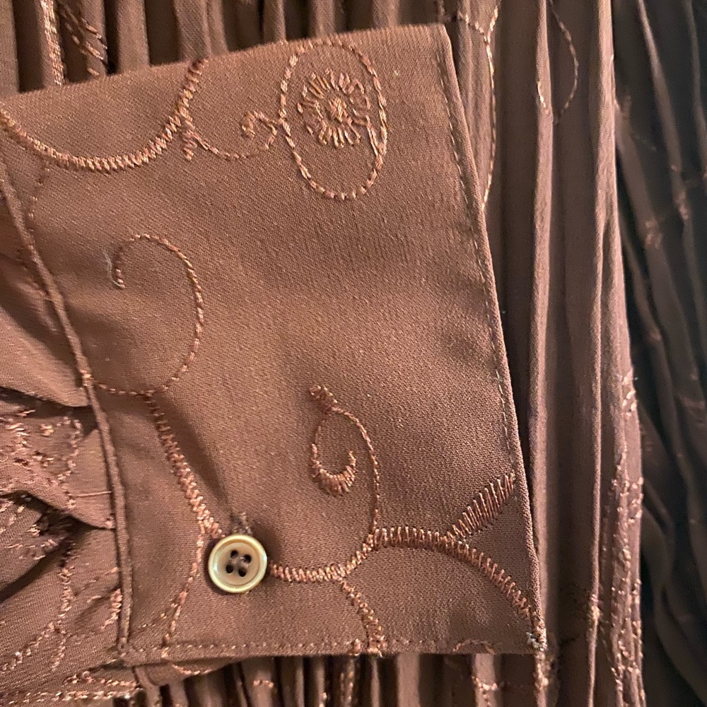 East 5th Pleated Burgundy Button Down Top - Picture 4 of 5
